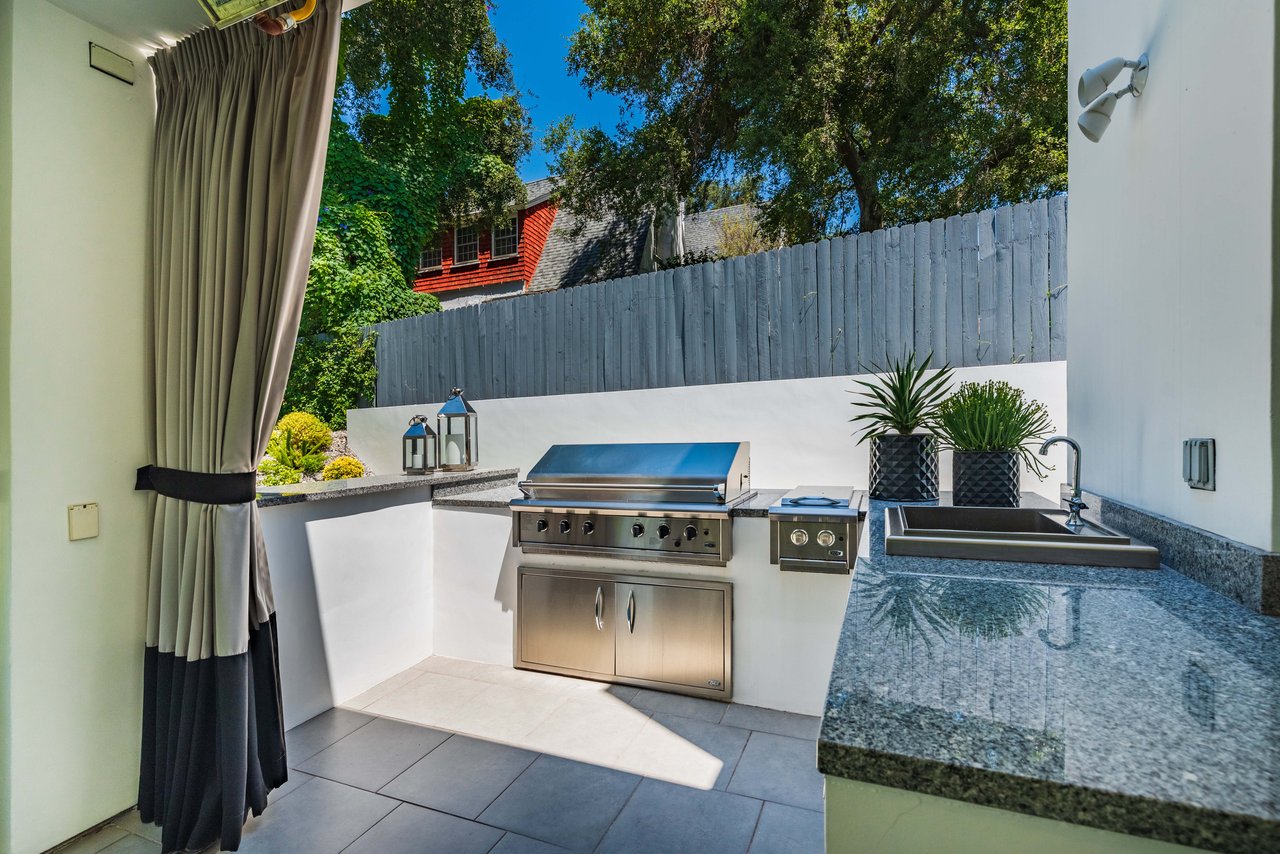 691 East Las Flores