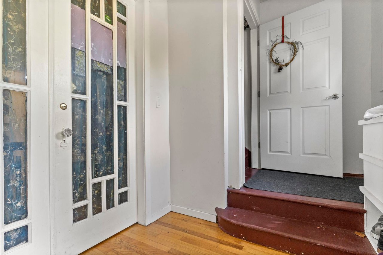 982 E 28th Ave