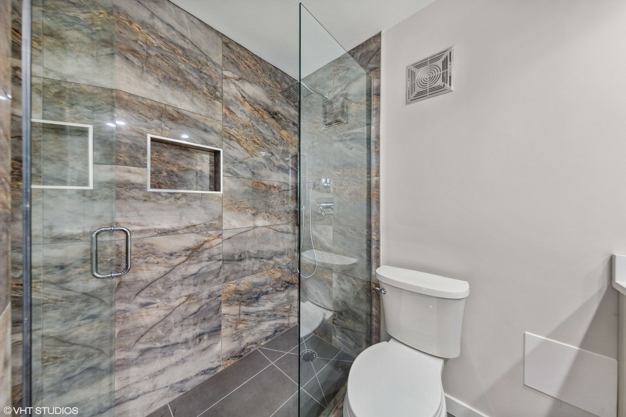 111 E Chestnut St #44B, Chicago, IL 60611