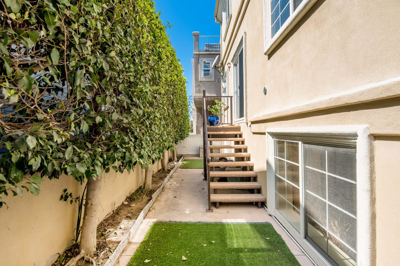 1044 7th Street