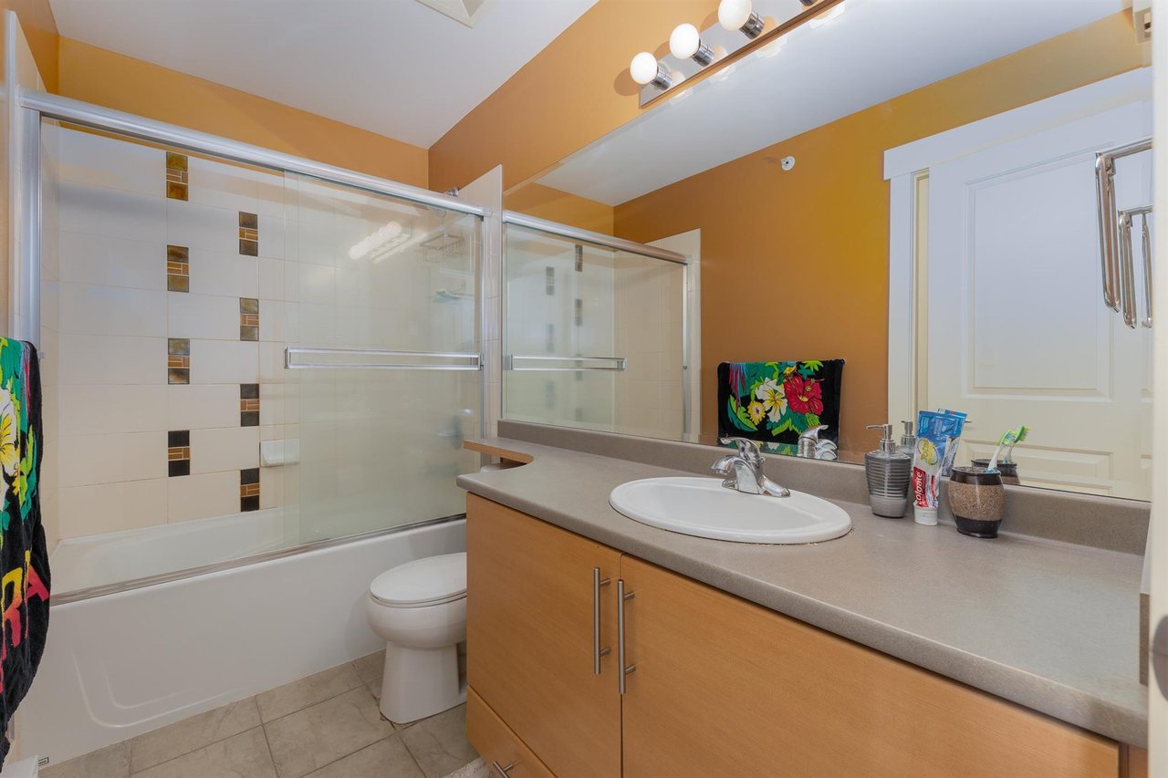 1214 Village Green Wy