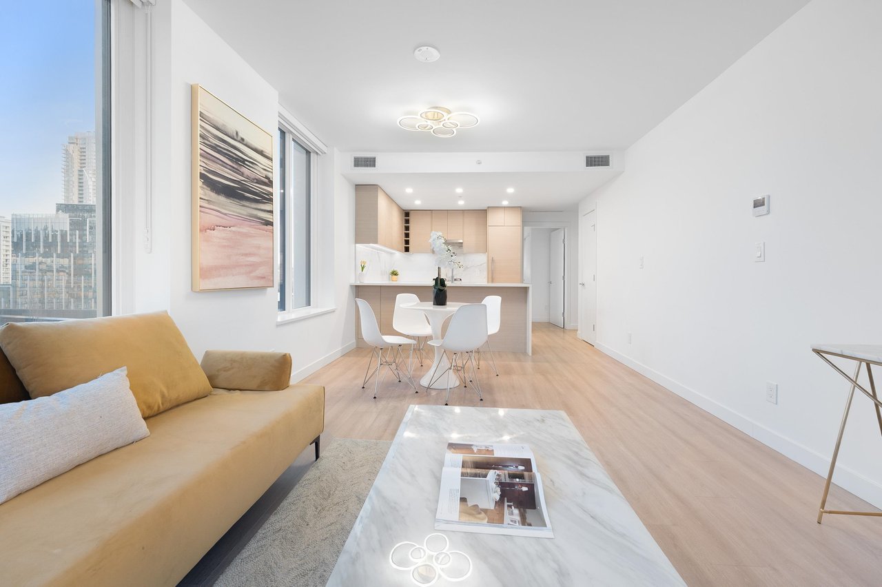 1005-823 Carnarvon St
