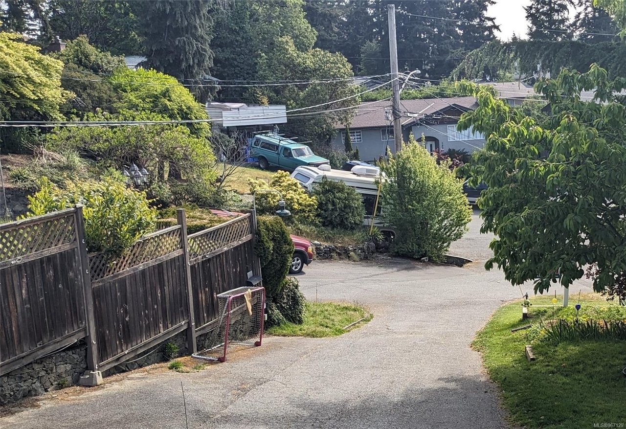 1335 Justine Pl, Langford
