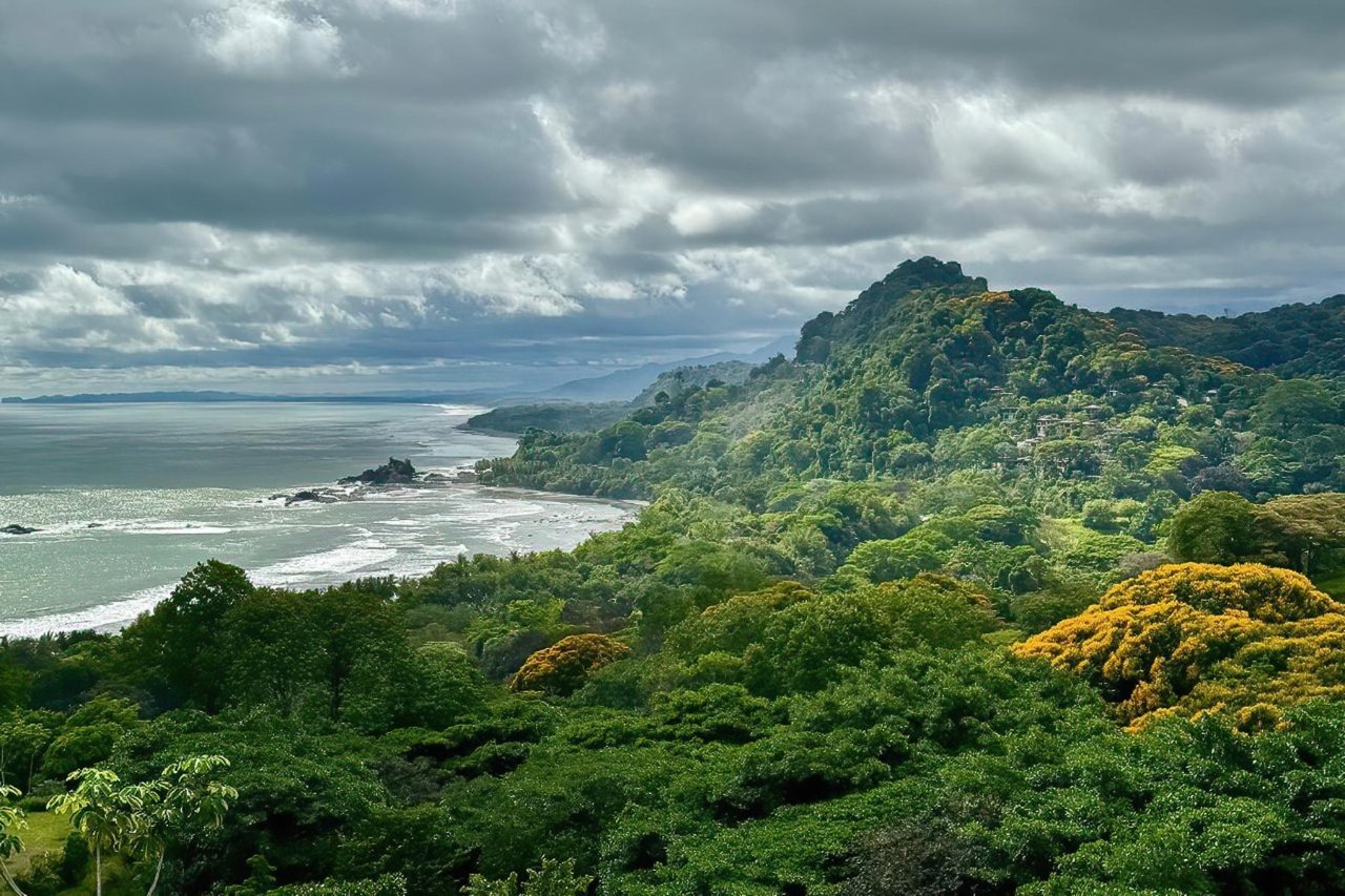 Solar Powered Oceanview Estate, Dominical, Puntarenas