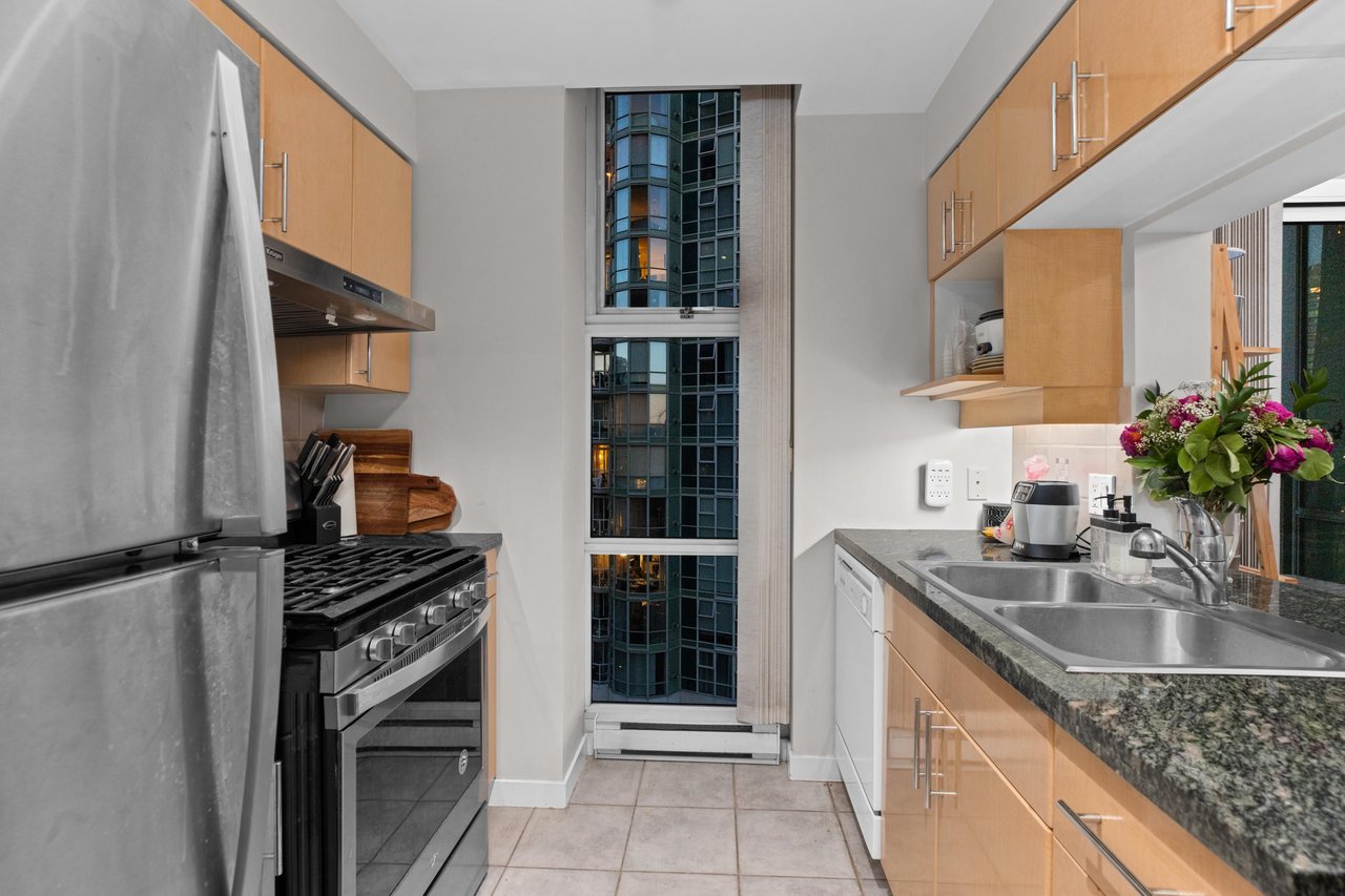 1003-1099 Marinaside Cres