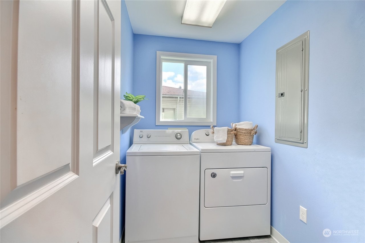 29 W Intercity Ave