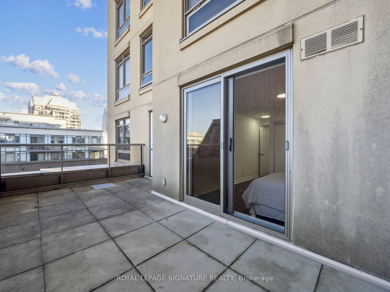 18 Kenaston Gdns 804