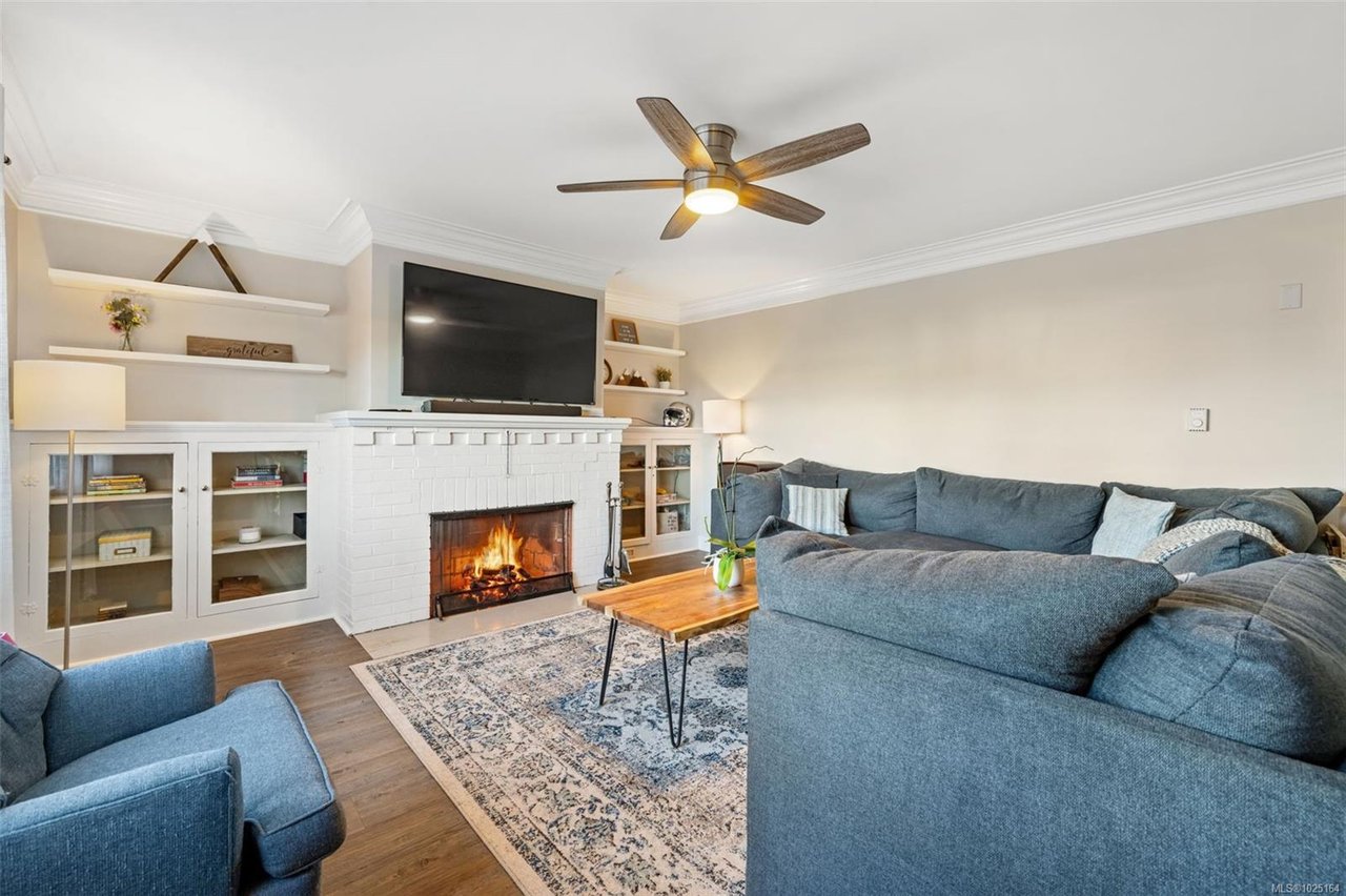 1123 Reynolds Rd, Saanich