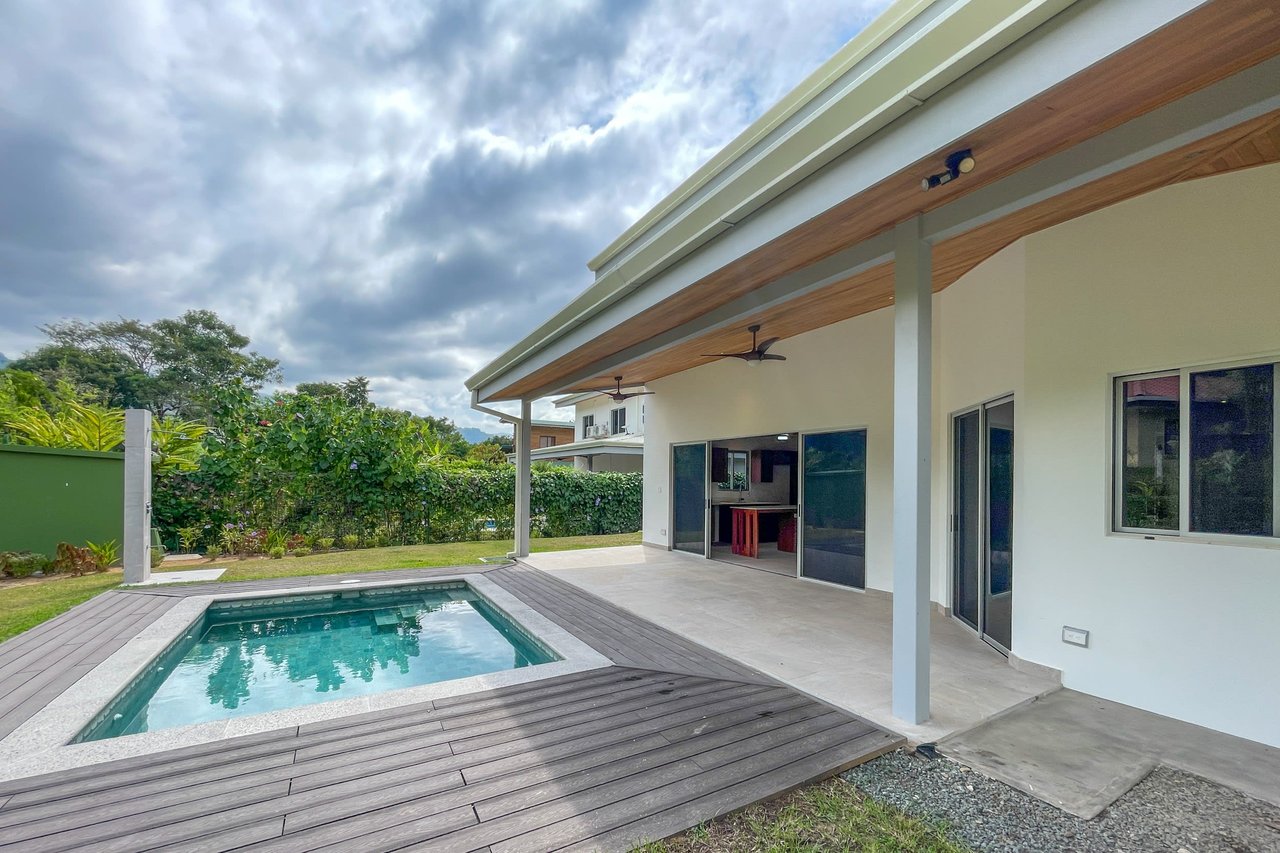 Low-Maintenance 3-Bedroom Villa With Pool & Peaceful Terraza On Calle Buganvillea In Ojochal Costa Rica