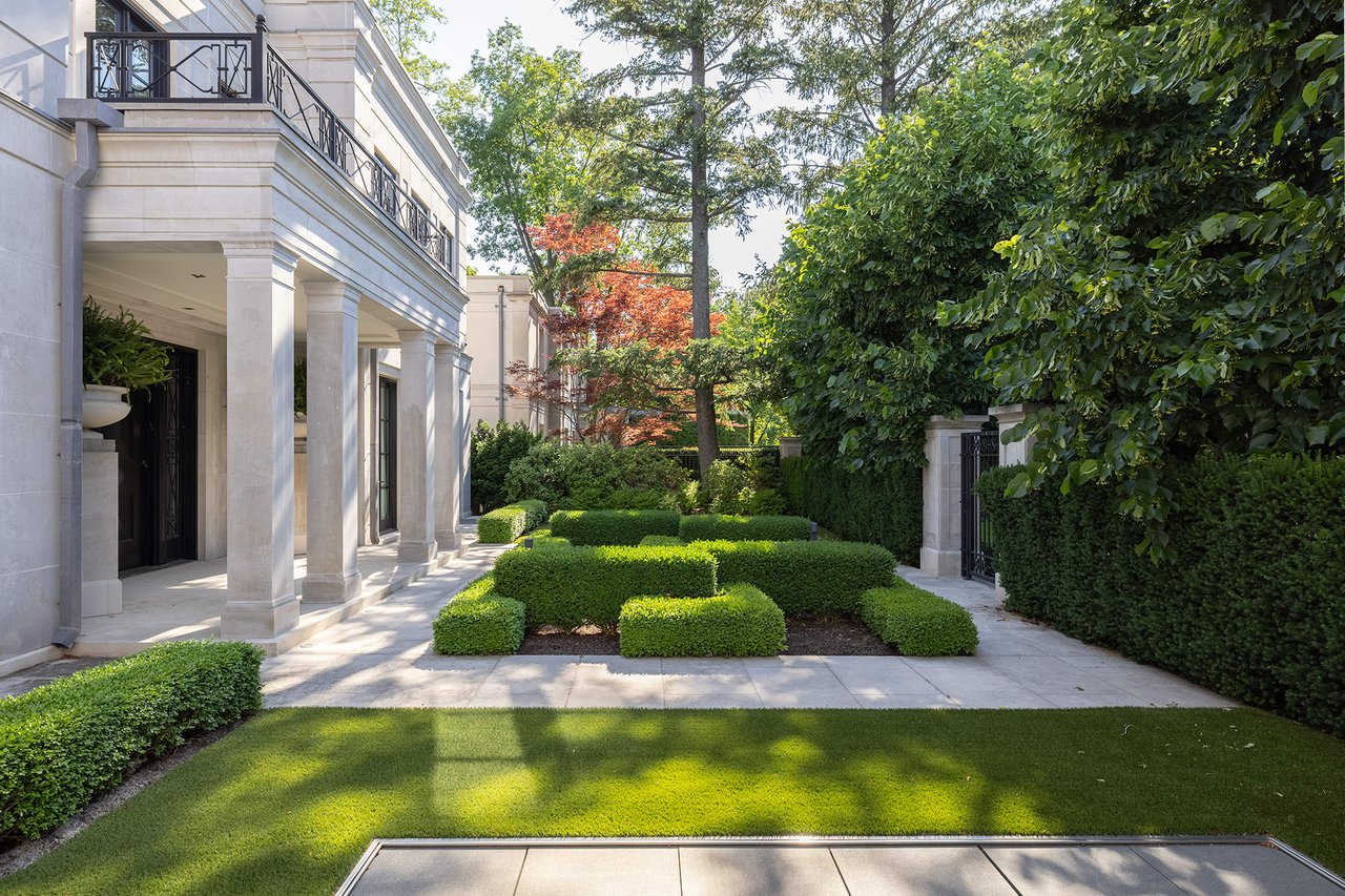 Casa Loma Estate