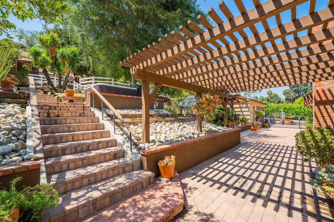 A Lil Bit O' Country in Shadow Hills * SOLD at full price
