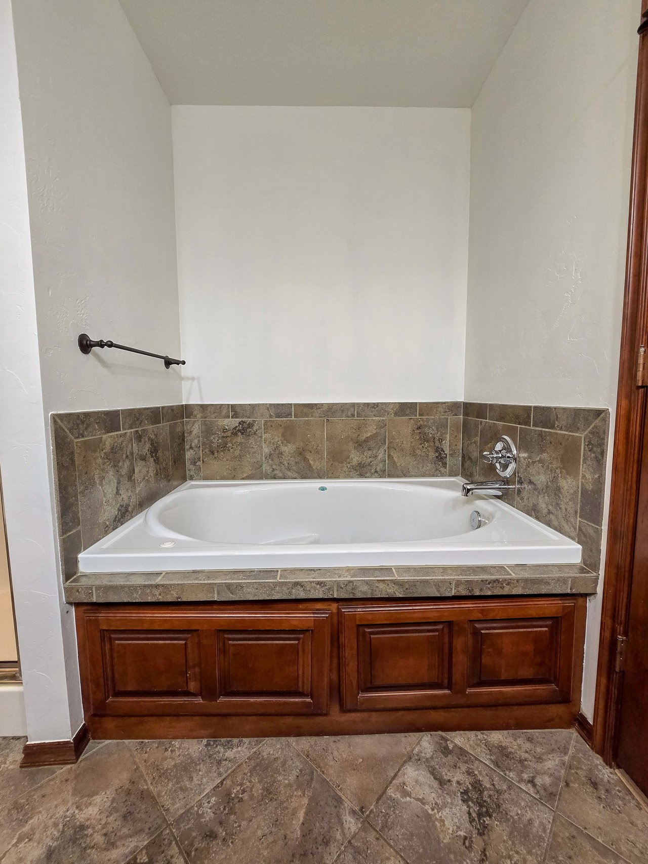 1211 Orchard Dr