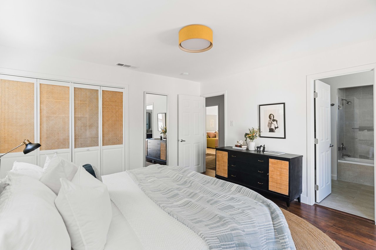 2112 S Mansfield Ave, Mid Los Angeles