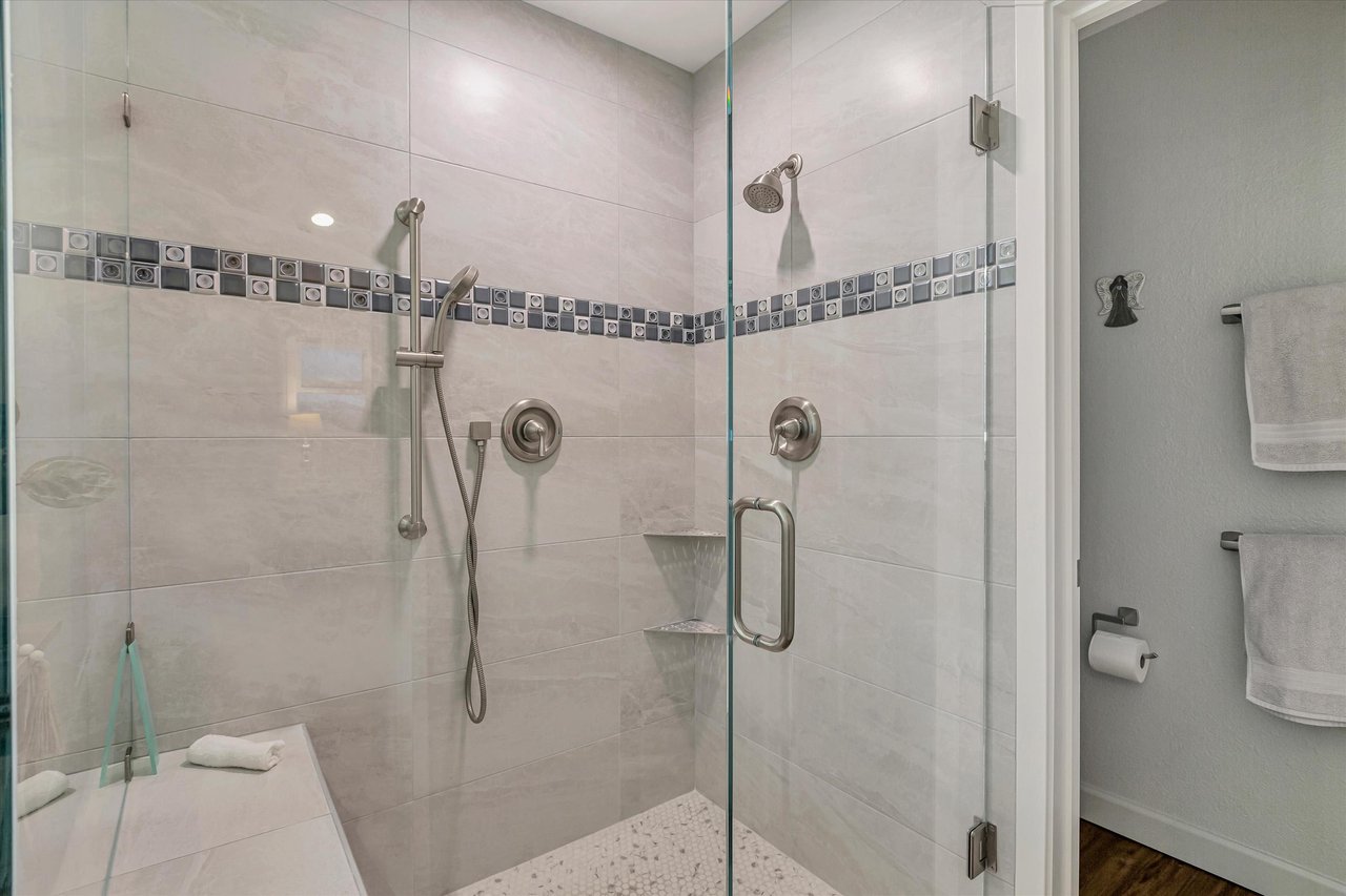 17 Crystal Creek Ct