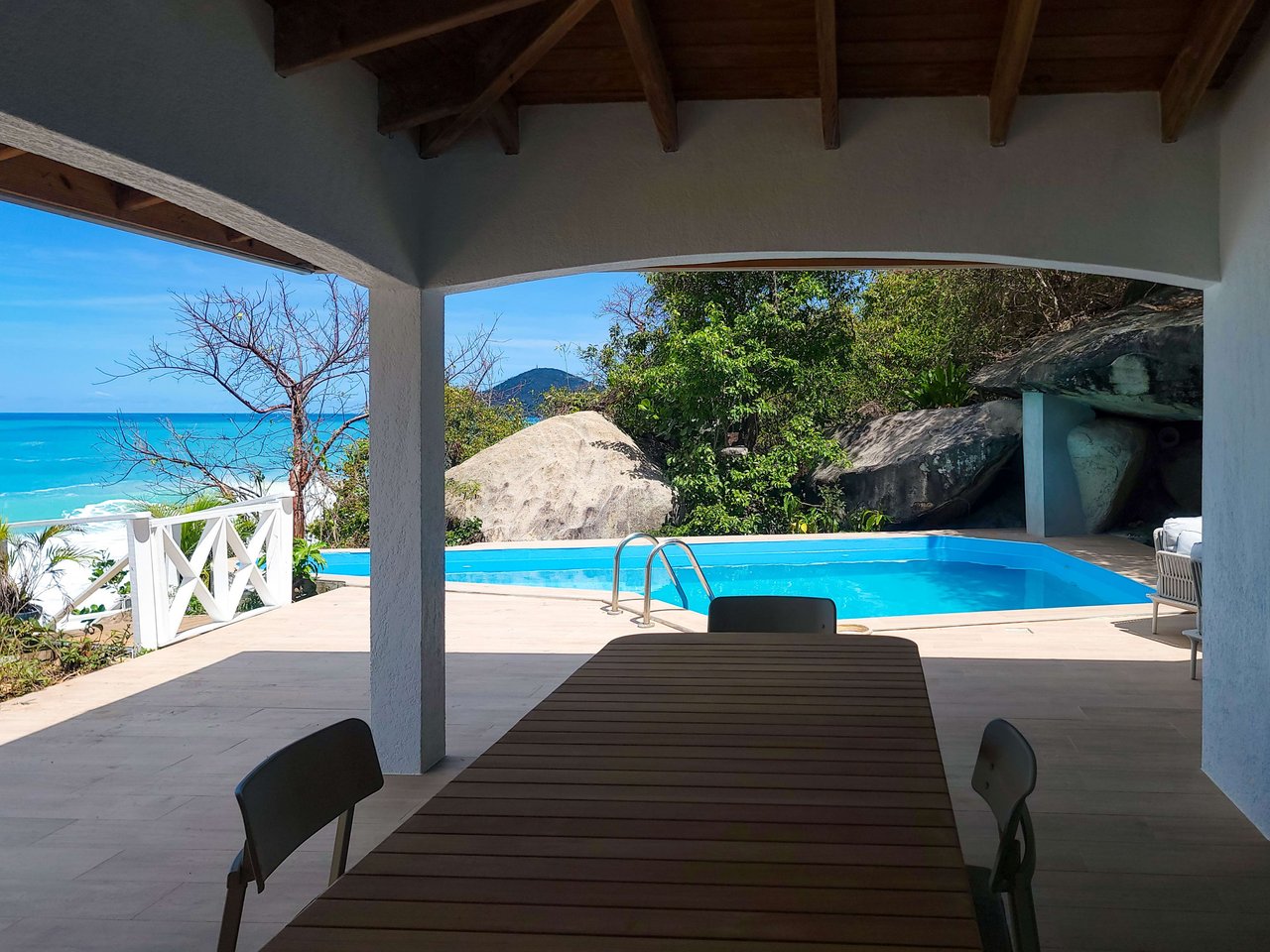 036 Villa 28 Lambert BeachFront