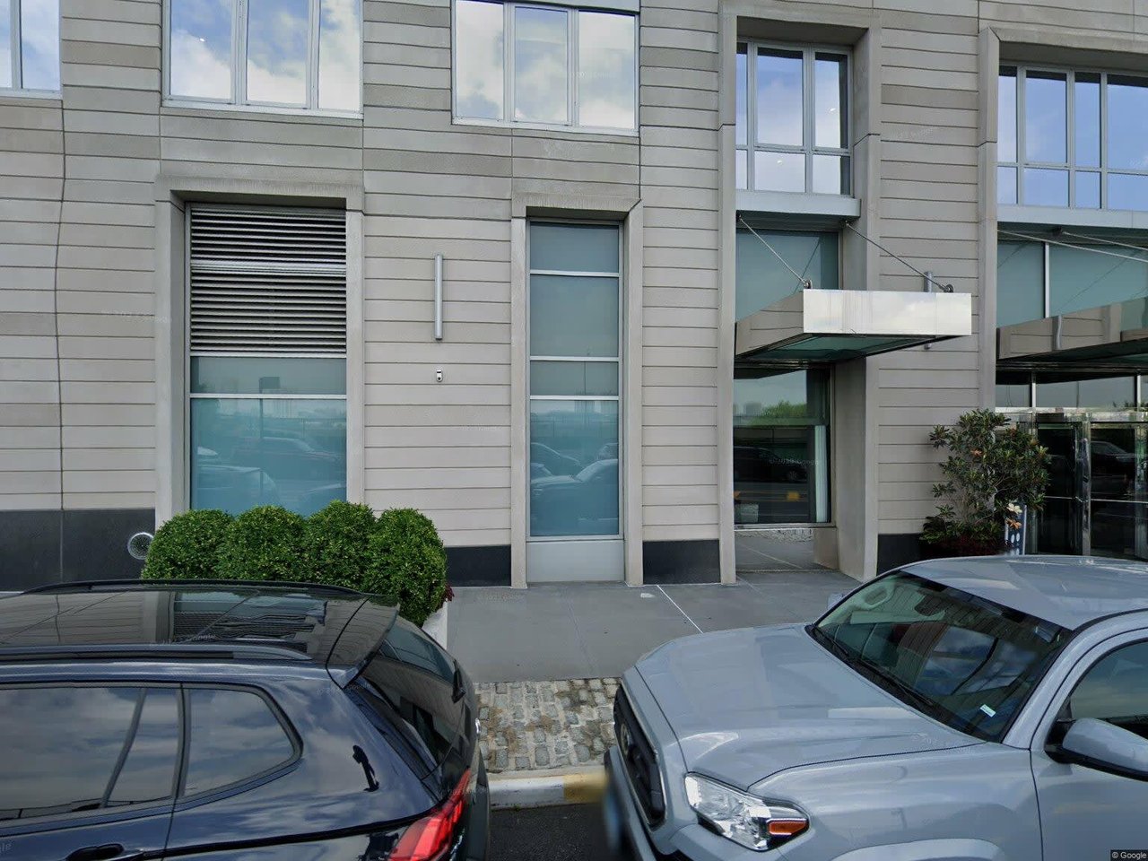 50 Riverside Blvd #27A