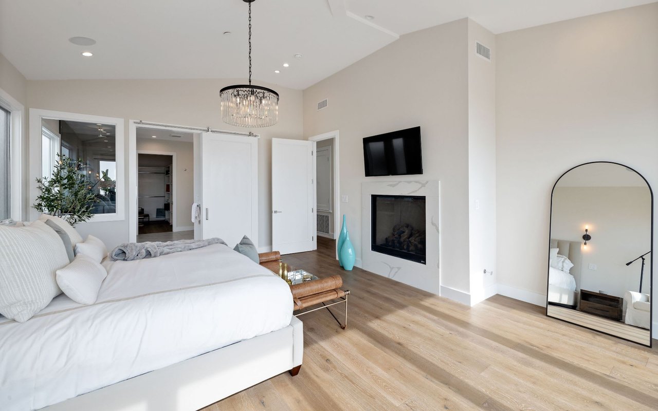 3808 The Strand Drive