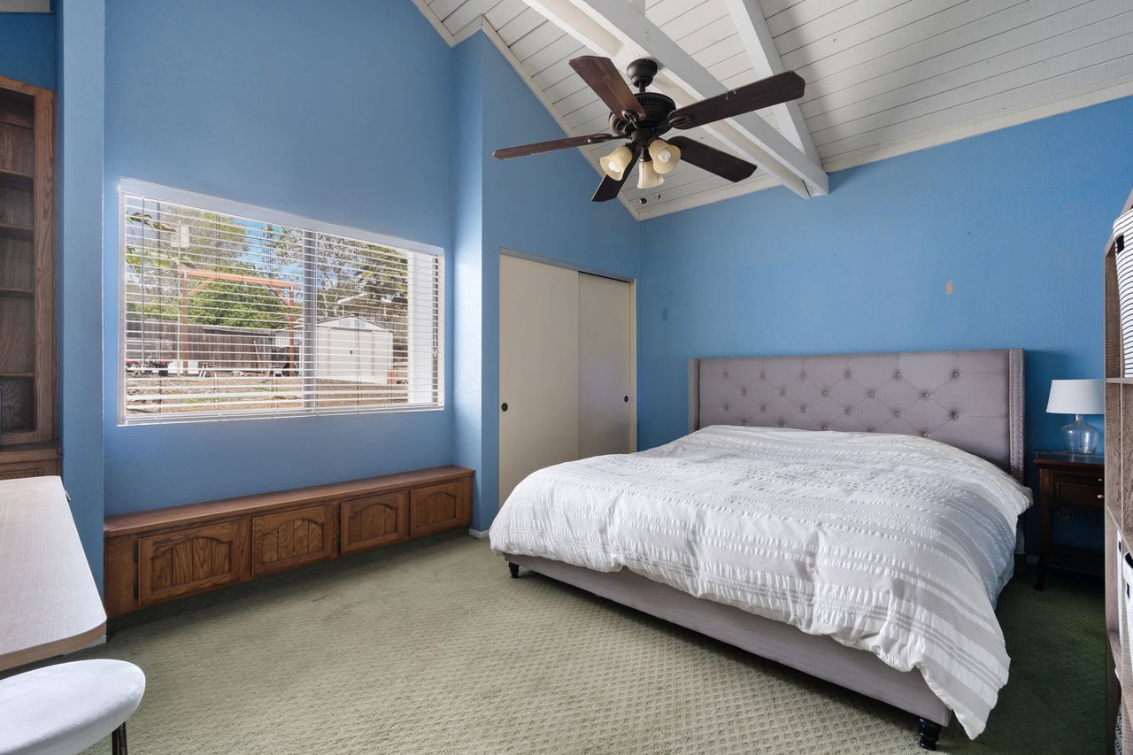 1002 Pepper Tree Ln