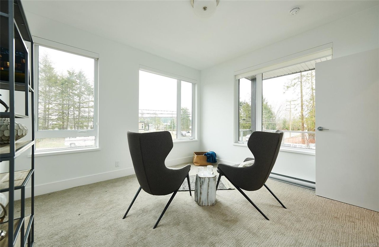 301-10670 McDonald Park Rd, North Saanich