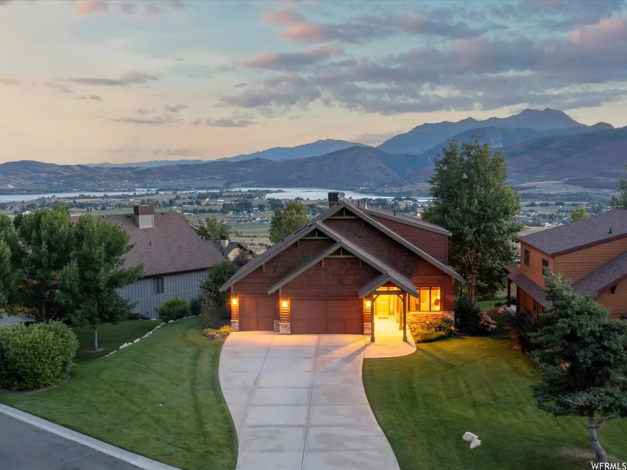 5823 E Elkhorn Dr
