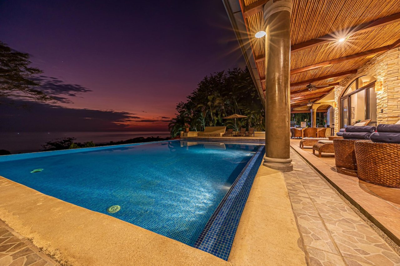 Colonial Oceanfront Rental Estate, Dominical, Puntarenas