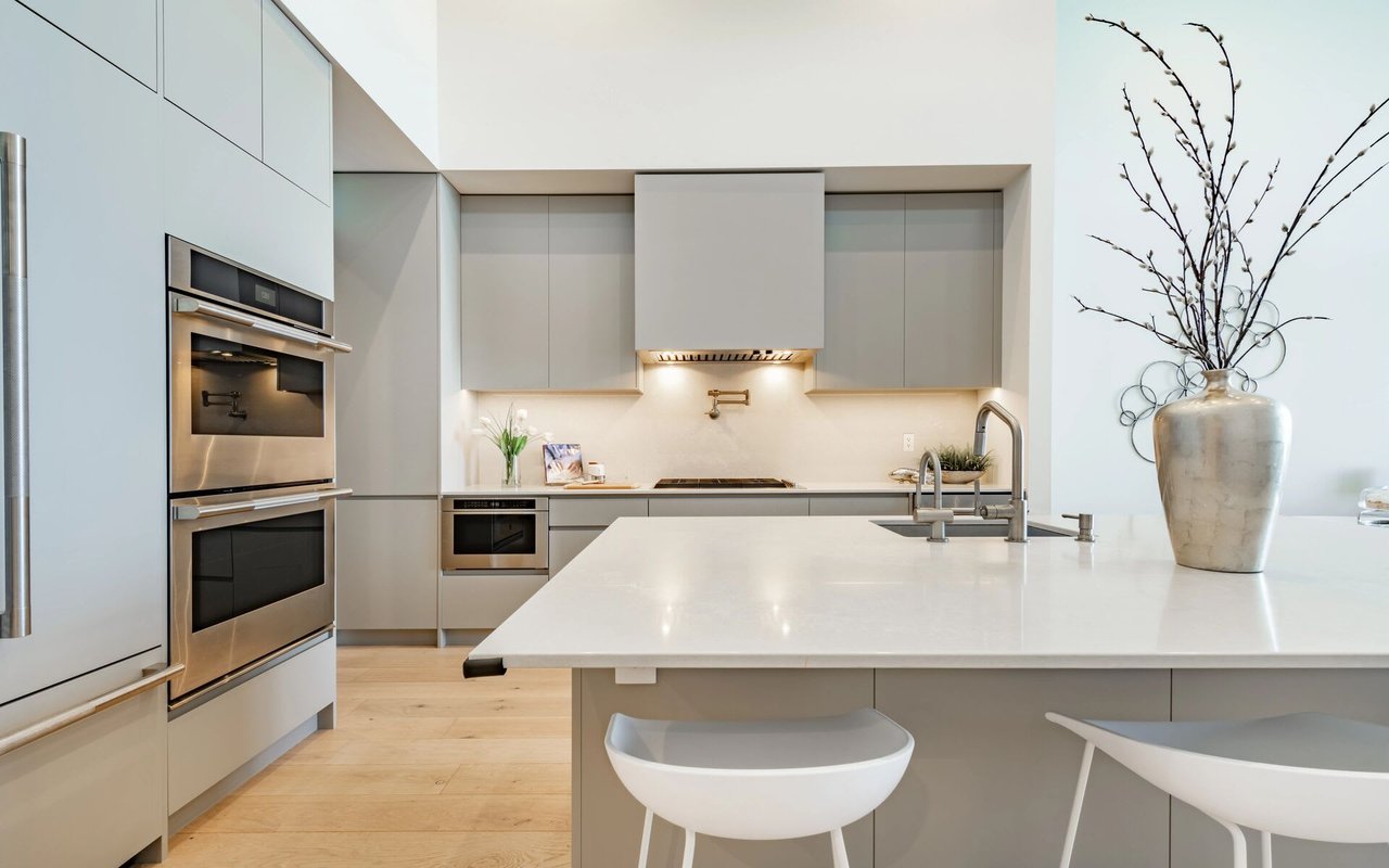 Beacham Puts $7.9 Million Atlanta Decorator’s Showcase Under Contract