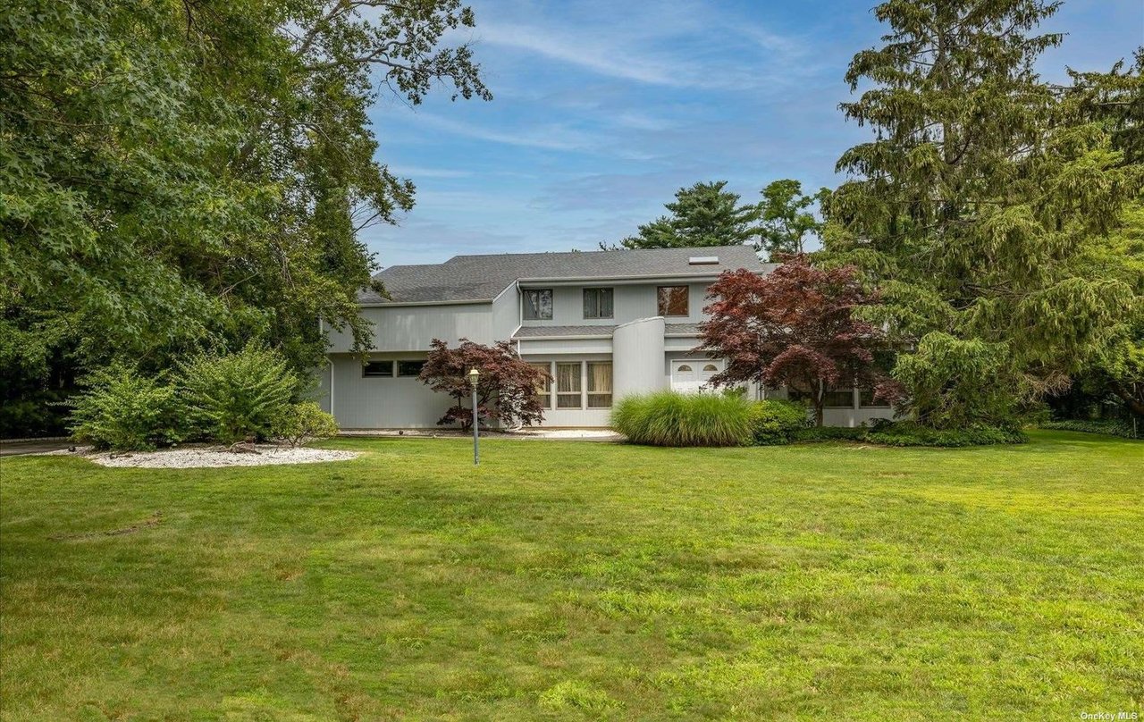 4 Pond Rdg Rd, Woodbury
