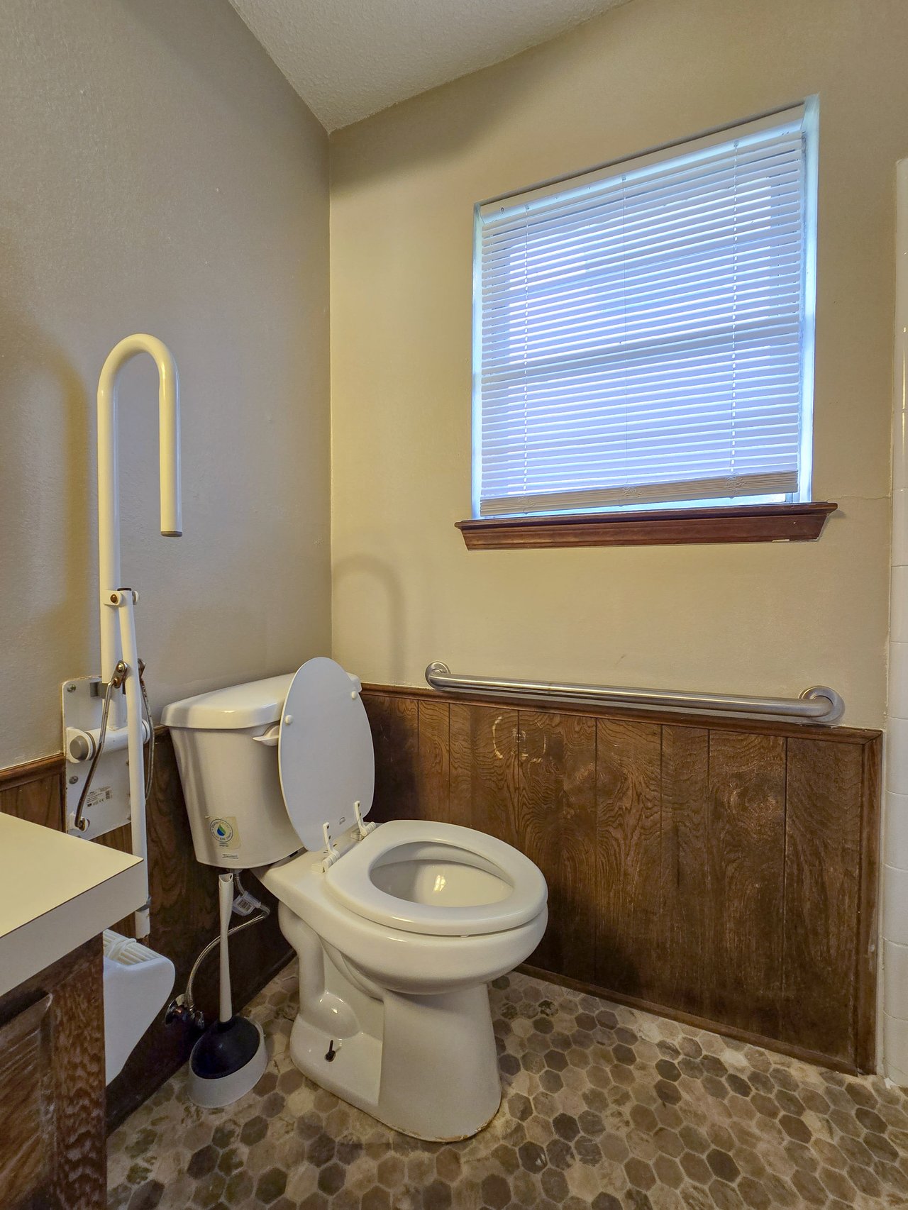 104 Hardesty Dr.