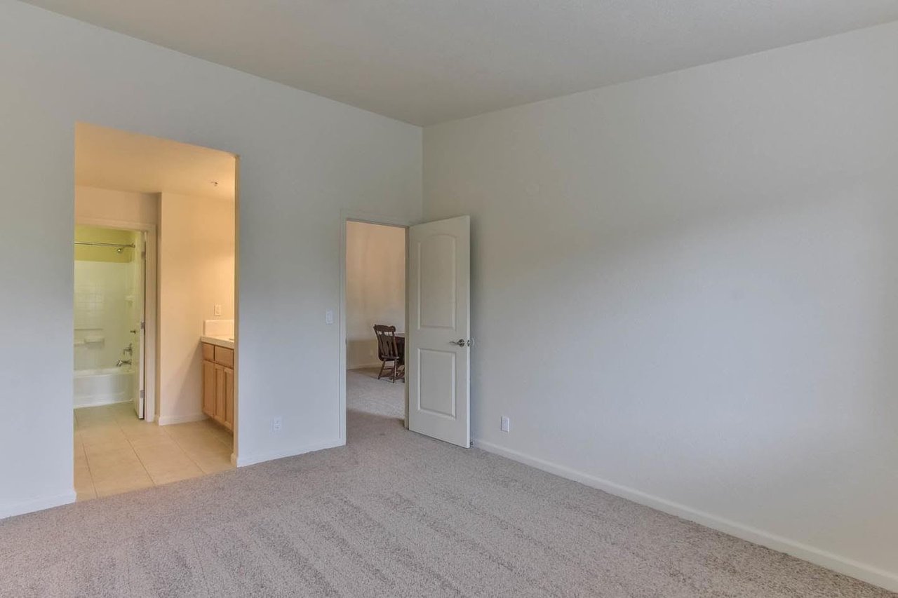 425 W Laurel Dr APT G