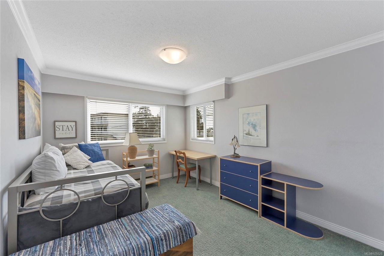 204-848 Esquimalt Rd