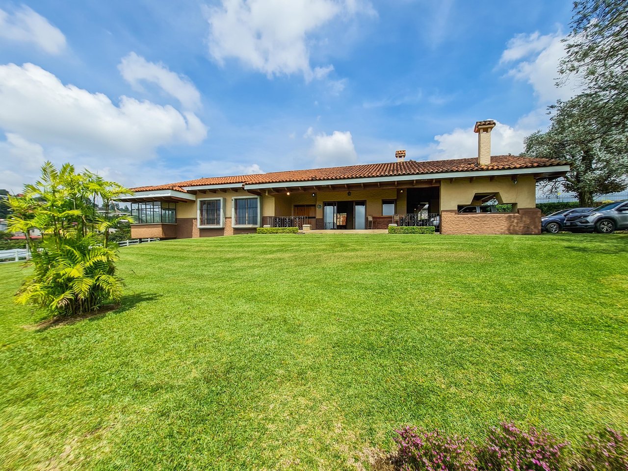 Colonial Estate With Indoor Pool, Heredia