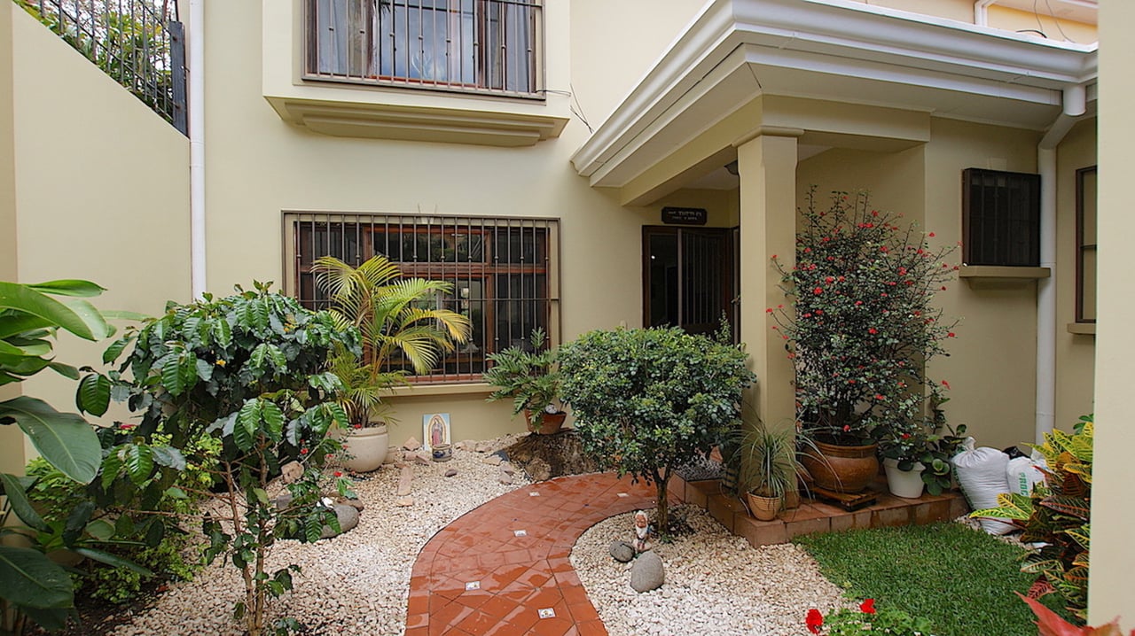 Remodeled Family Terrace Home, Escazu, San Jose