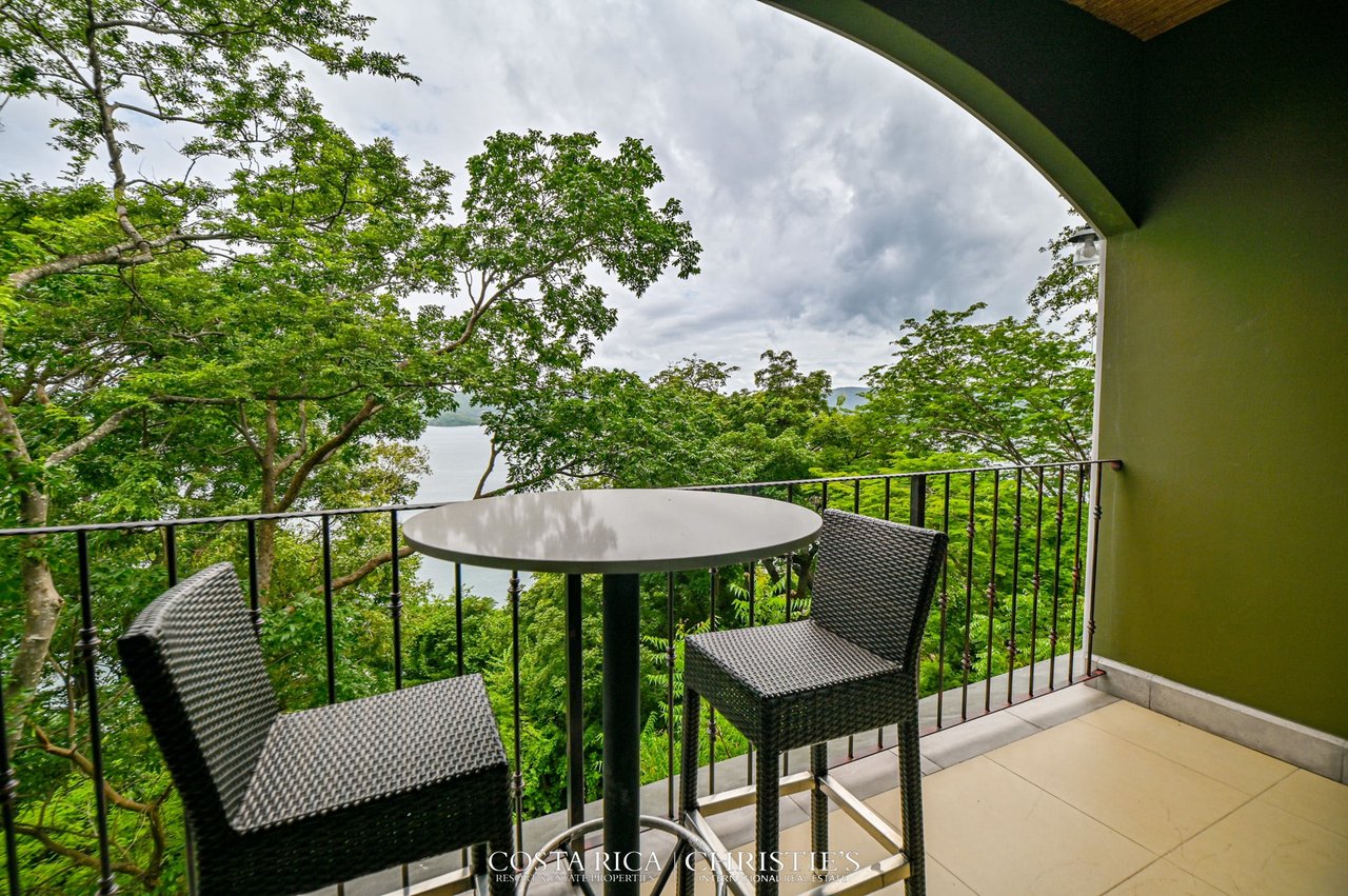 360 - 306 Splendor Condo