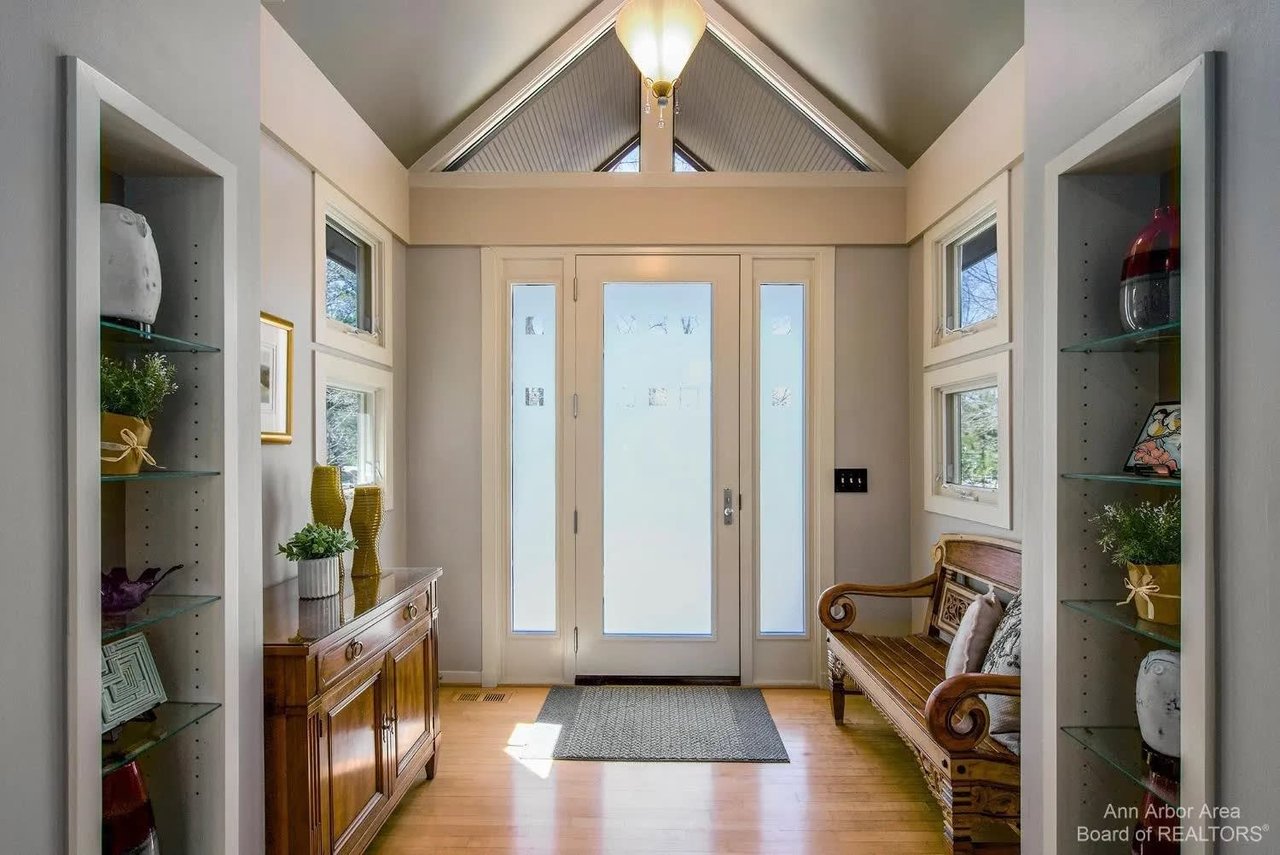 2566 Thornapple Drive, Ann Arbor, MI 48103
