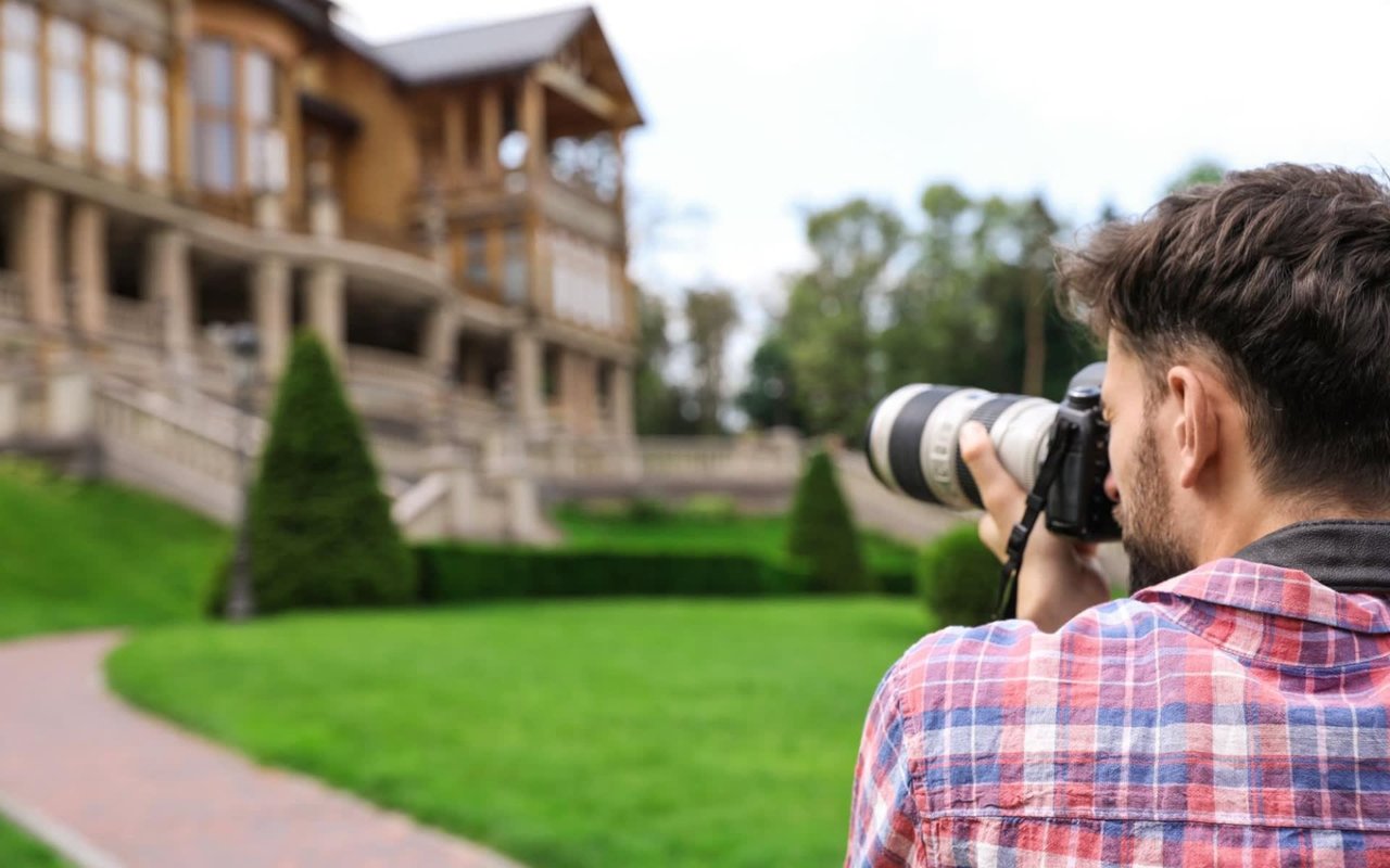 How to Take Pictures of Your House to Sell