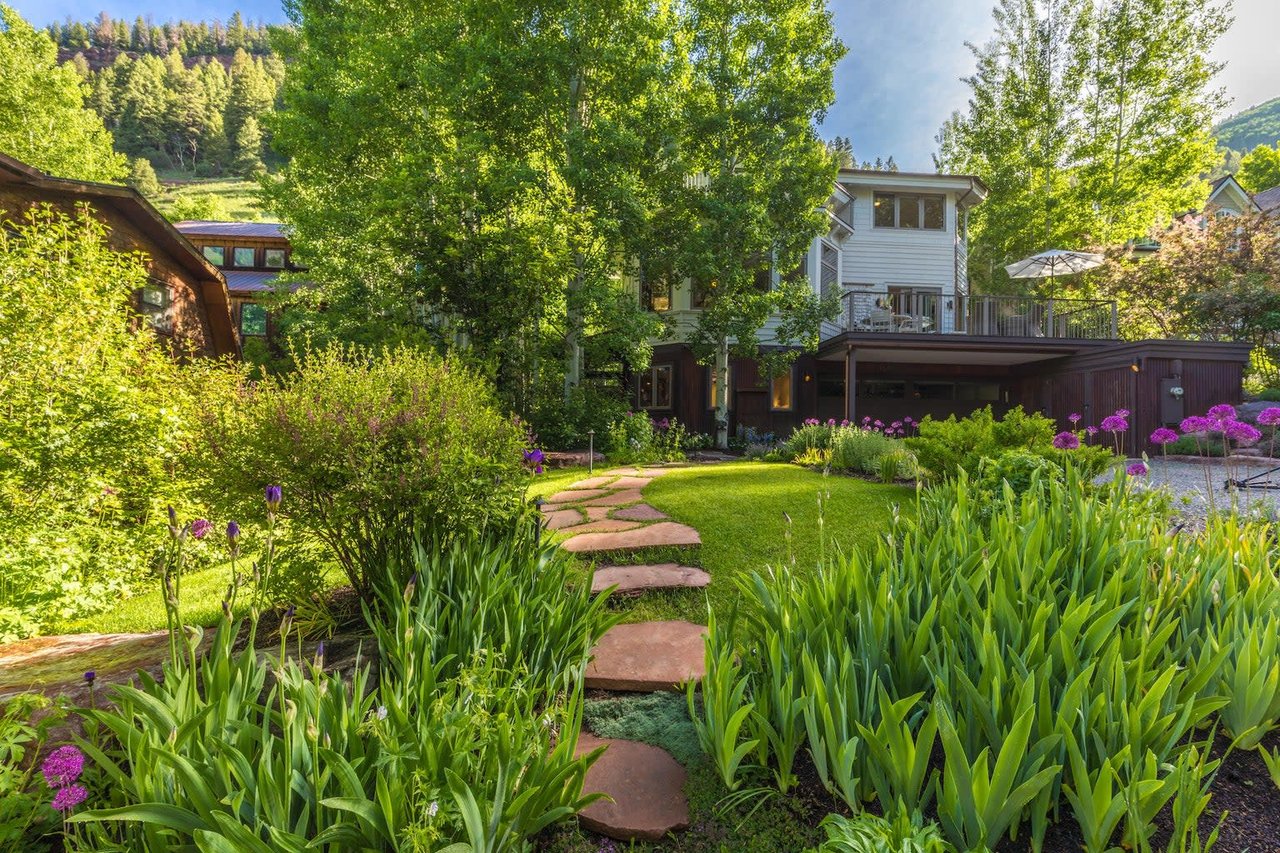 495 W Curtis Dr