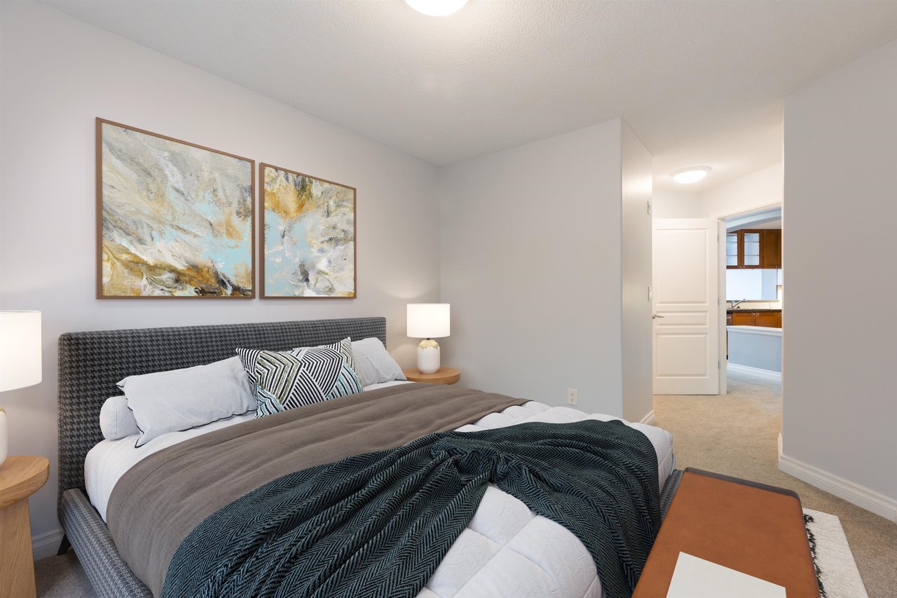 203-4542 W 10th Ave