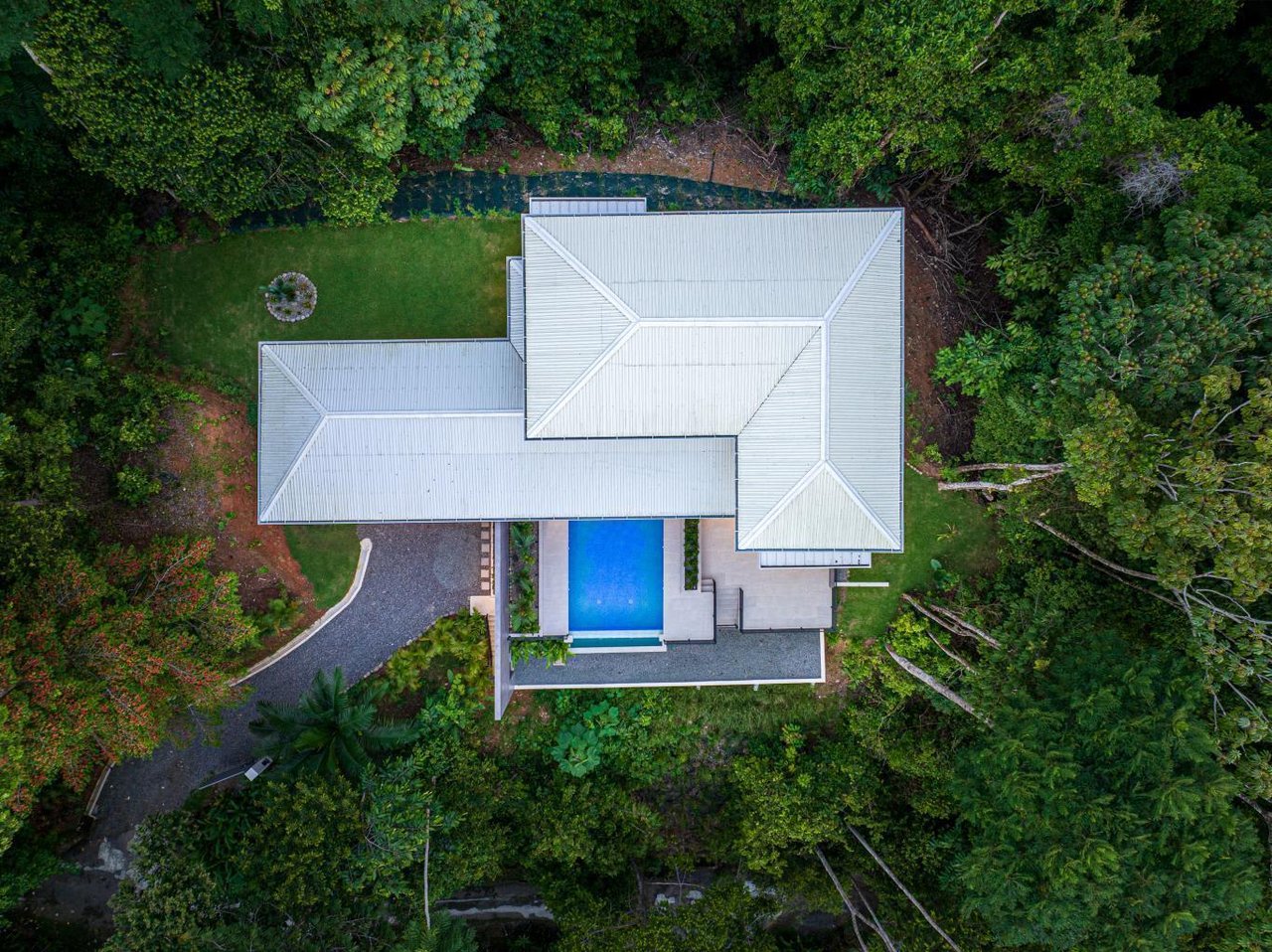 A Gem, Hidden in the Canopy With Ocean and Mountain Views