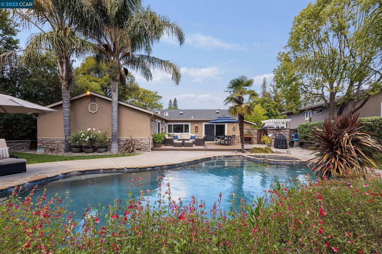 2748 Corey Pl