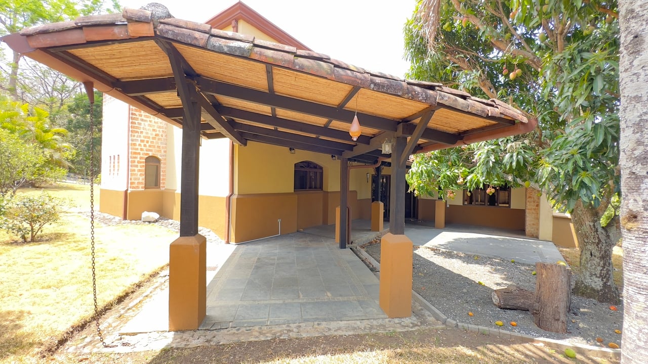Colonial Family Garden Home, Ciudad Colon, San Jose