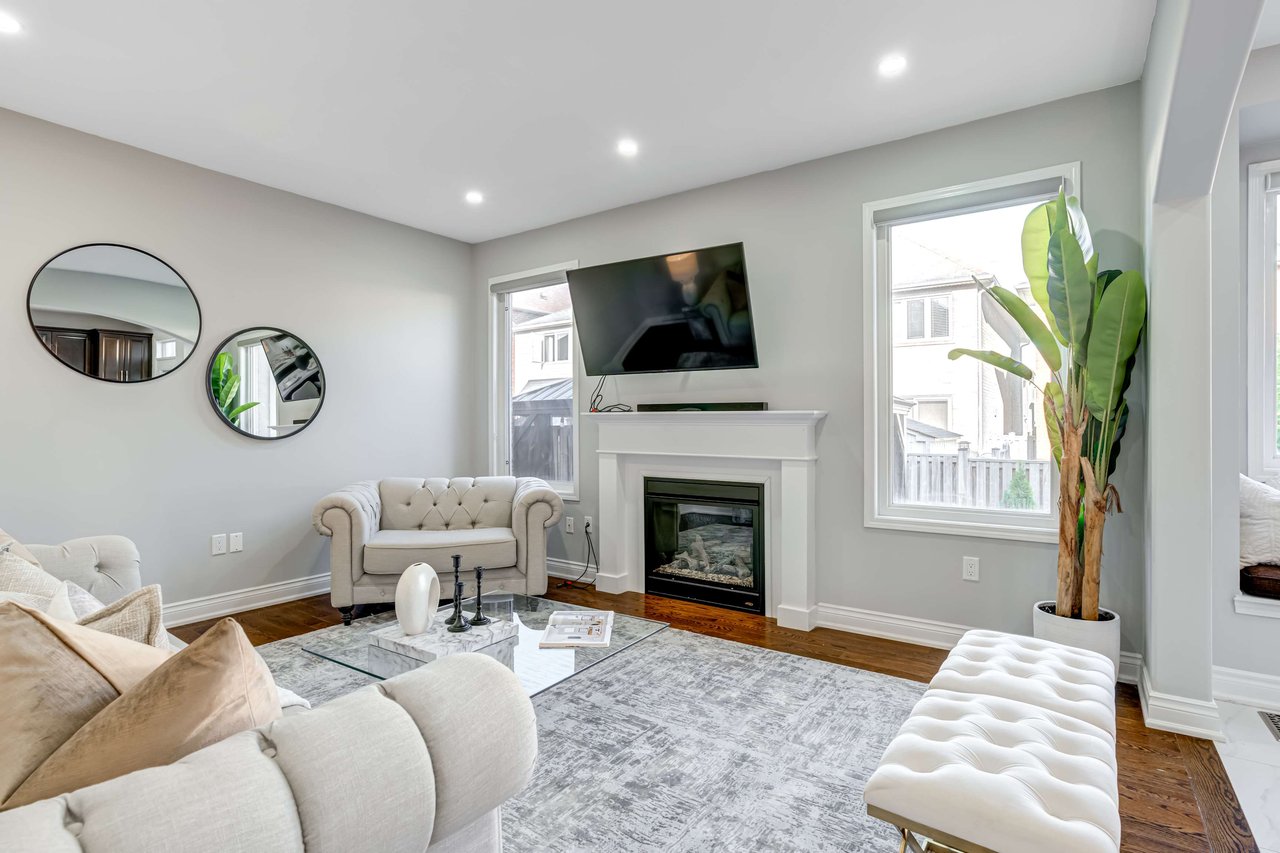 101 Fernglen Crescent