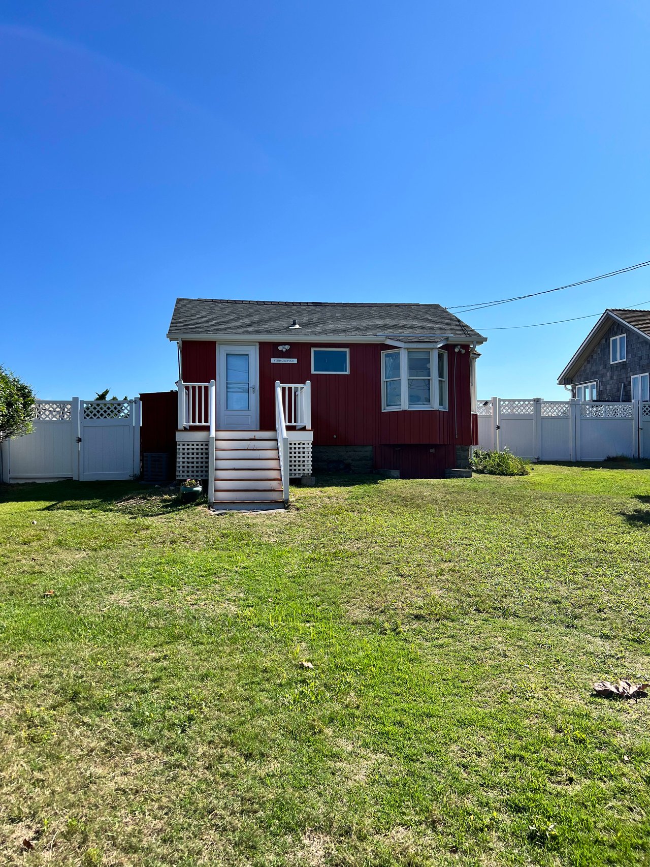 87 Gerard Drive  East Hampton