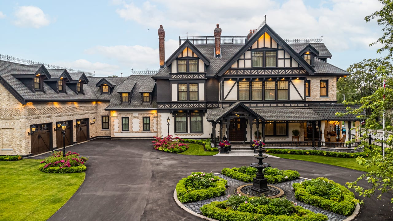 World Class Luxury in the Heart of 1000 Islands