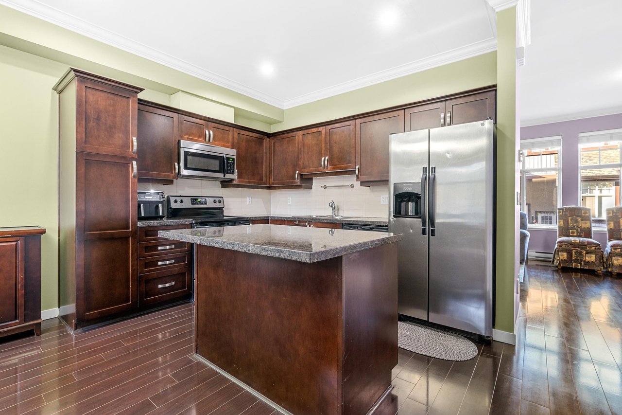 8-14462 61a Ave
