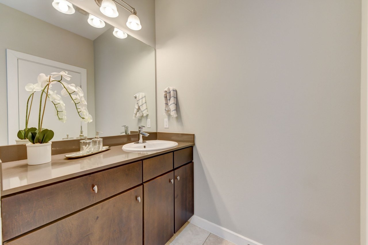 Modern 1/1 Condo in Vibrant South Austin for Lease!