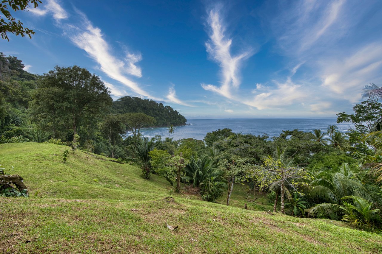 Modern Beachfront Luxury Estate, Dominical, Puntarenas