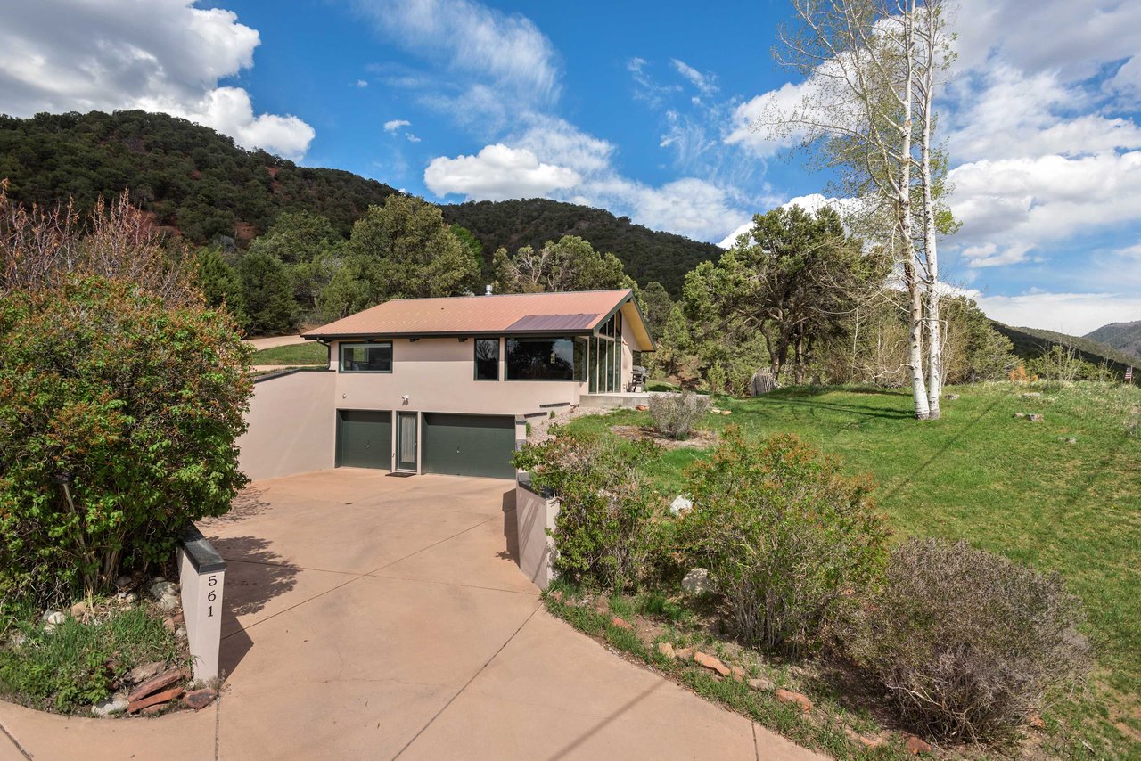 Private Guest House with Panoramic Mountain Views