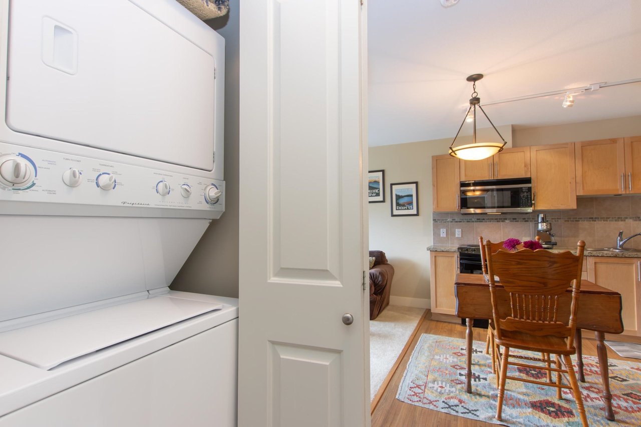 320-1211 Village Green Wy
