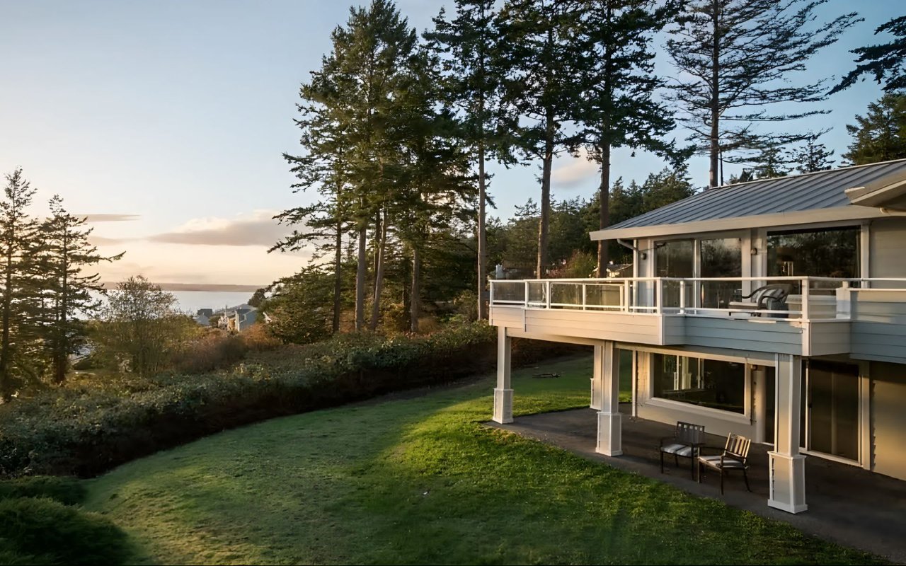 Discover the Best Beach Houses on North Whidbey Island cover