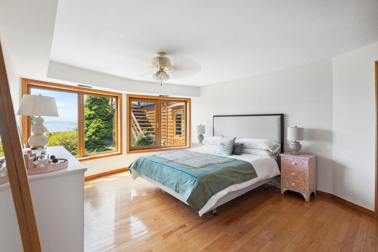 425 Mountain Dr